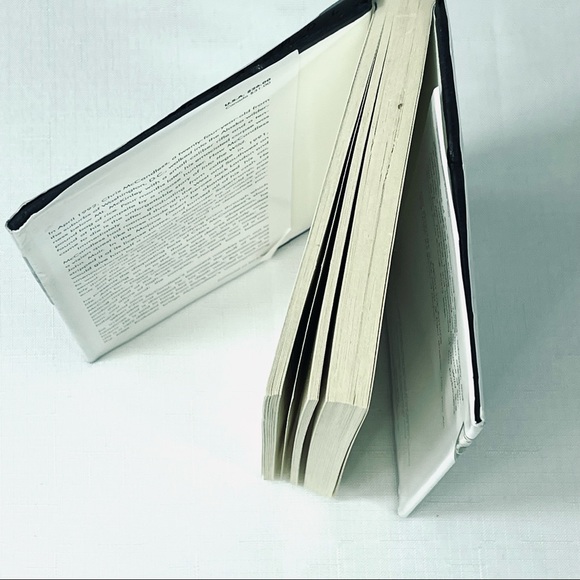 HARDCOVER BOOK  Into The Wild by Jon Krakauer college read, beach book escape - Picture 4 of 5